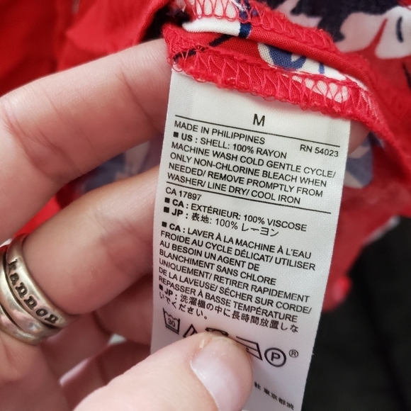 Banana Republic Medium Red Quarter Sleeve Blouse Blue & White Floral Top Keyhole - Picture 4 of 8